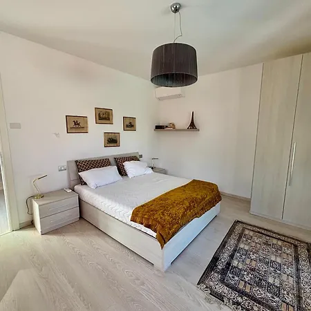 Villa Rosa By Italian